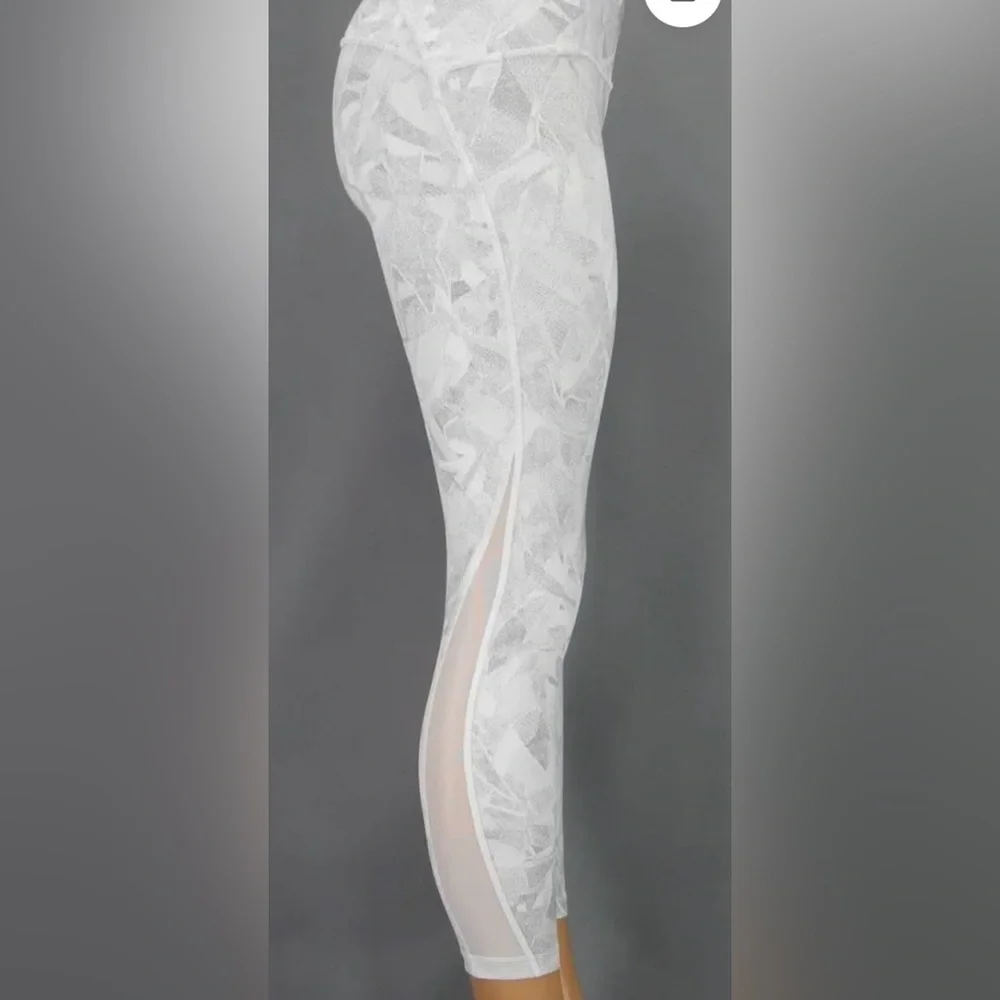 LULULEMON Train Times Tight 2 Jasmine White Multi/ size 8